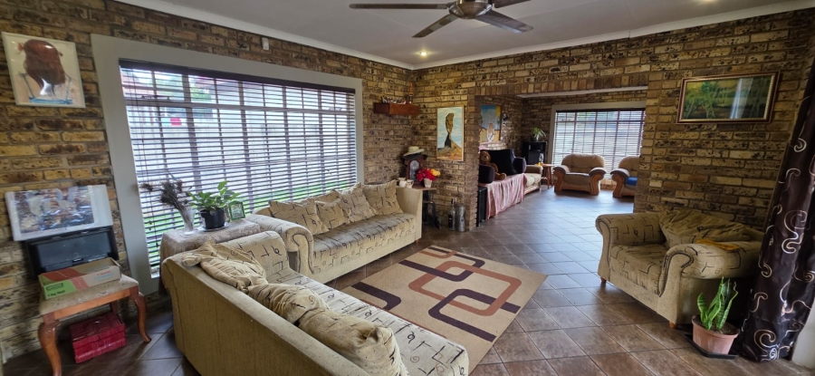 4 Bedroom Property for Sale in Miederpark North West